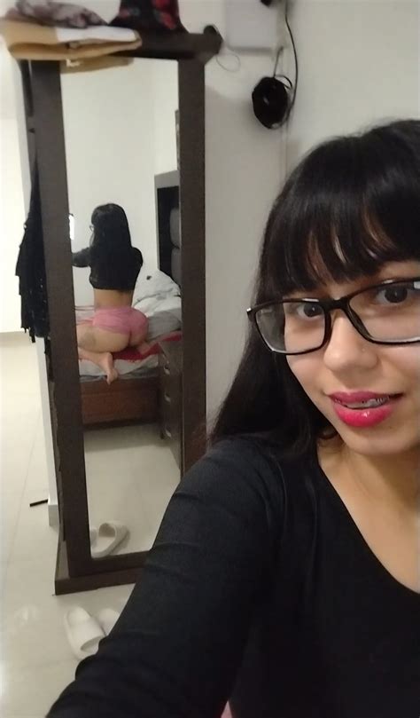 Vídeos Pornôs de Karina 